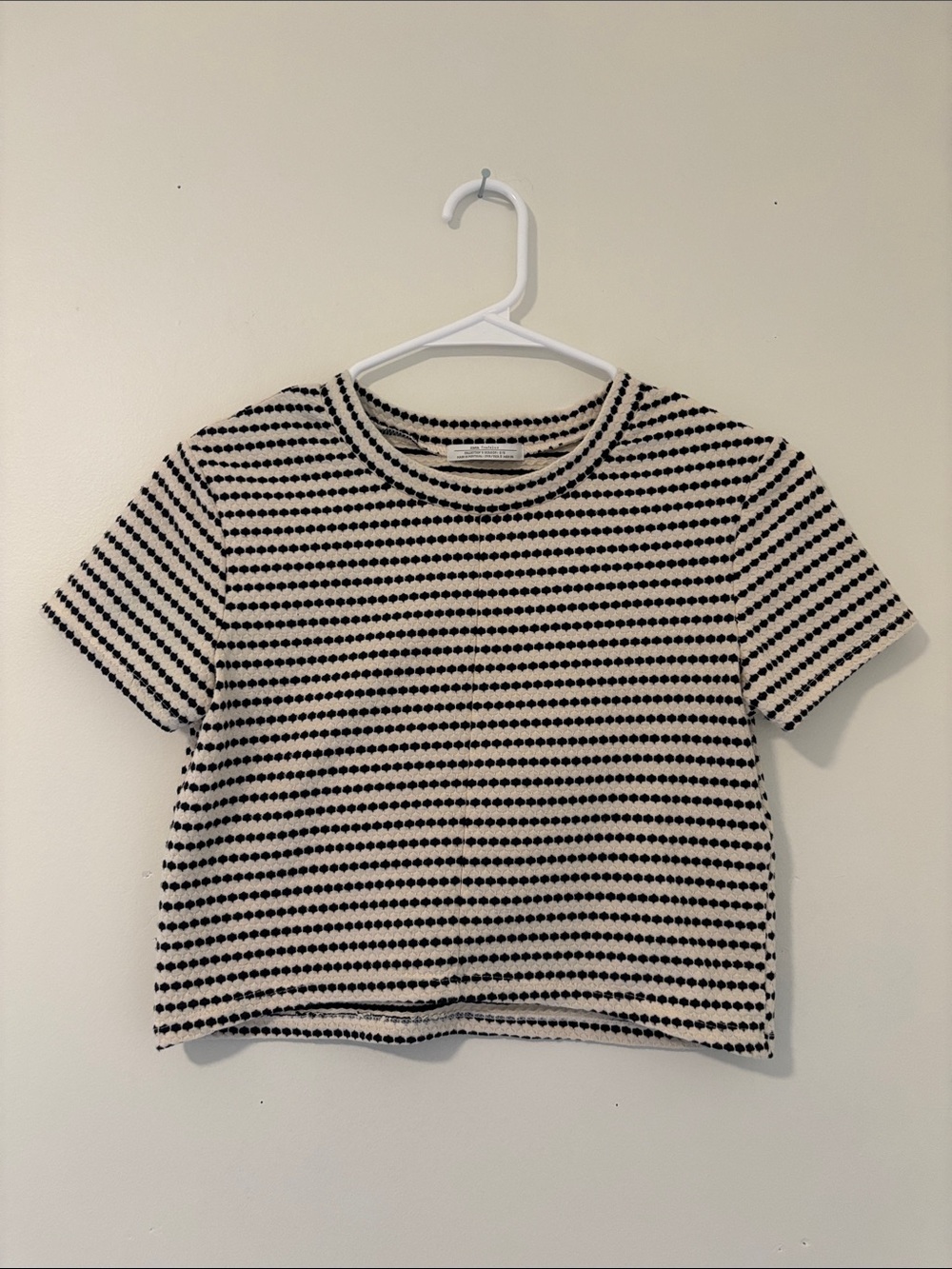 Zara Black & White Cropped Knit Short Sleeve Top